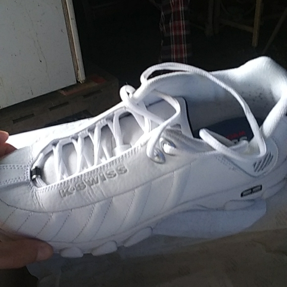 KSwiss Mens size 9 Only worn once still in great shape and condition.Asking $60 - Picture 4 of 4